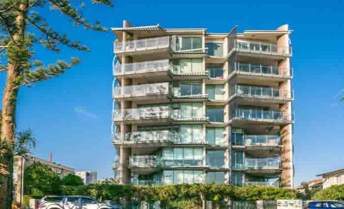 Tri-level Bilinga penthouse set for auction