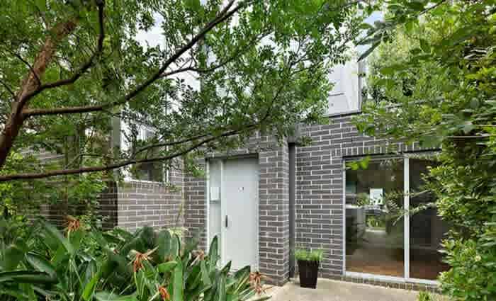 Caulfield mortgagee with $900,000 hopes sells for $850,000