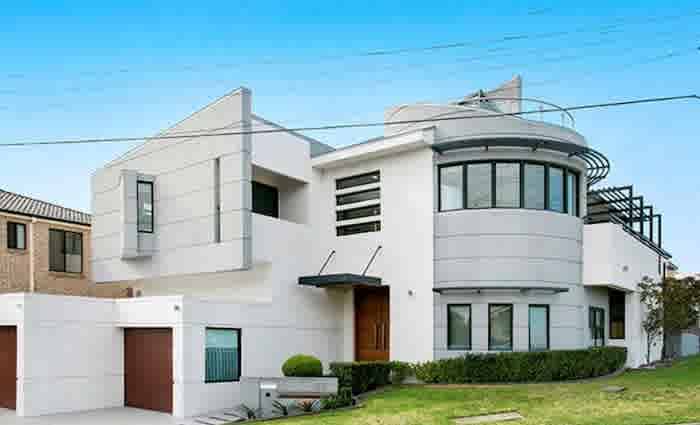 Celebrity chef Pete Evans lists Malabar home