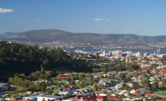 1930s building in Hobart fetches $910,000 at auction