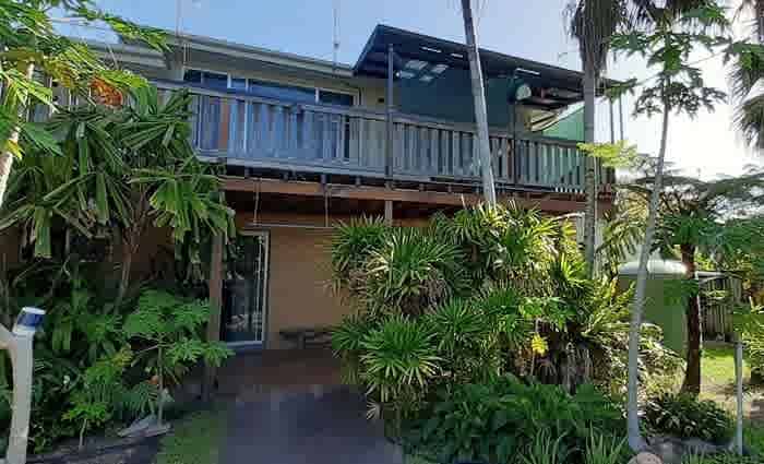 Model Elyse Knowles buys Byron Bay reno project