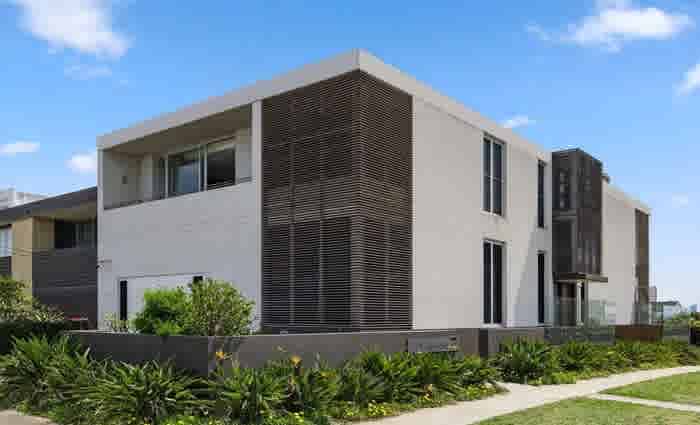 Segmented Dover Heights trophy home set for auction