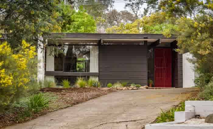Weston, Pettit & Sevitt trophy home sold for $1 million 