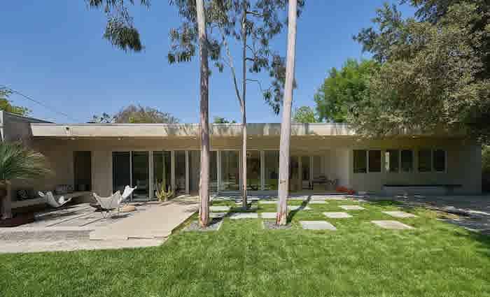 Actress Rachel Griffiths gets offer on longtime Los Angeles home