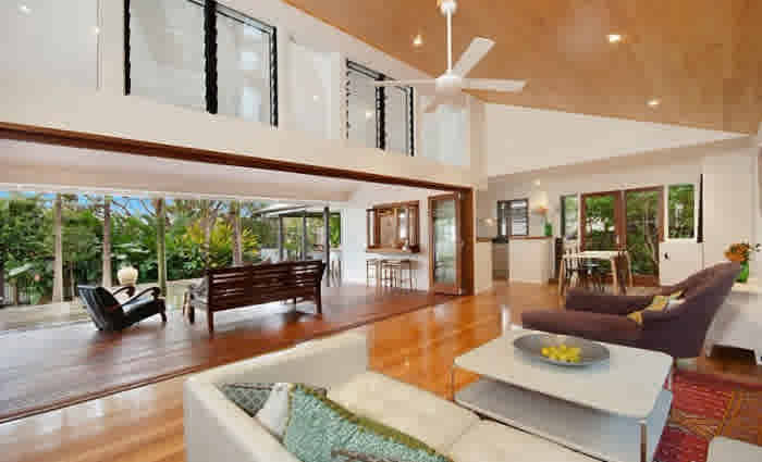 Rich Lister Tony Quinn buys in Byron Bay