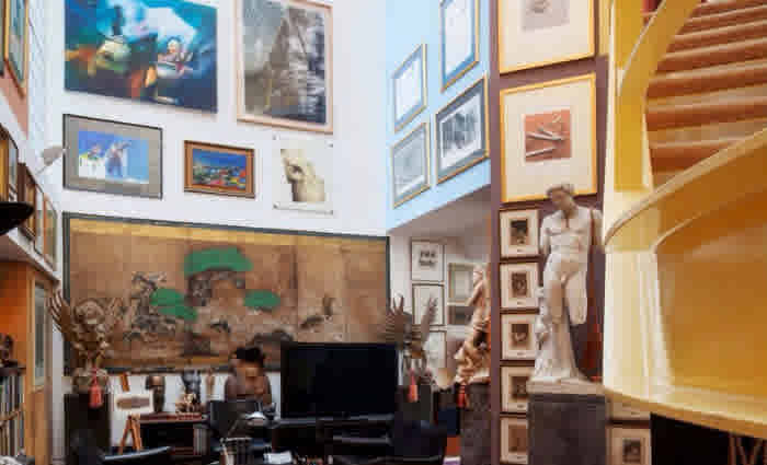 Plastic surgeon Darryl Hodgkinson emerges as buyer of Paddington's The White House