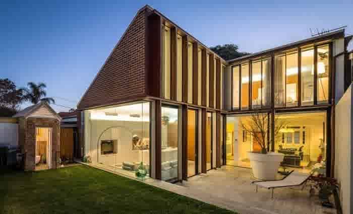Backyard Balmain dunny fails to yield Federation home buyer