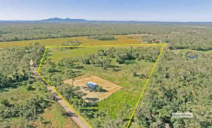 Byfield hobby farm sold by loss taking mortgagee for $150,000