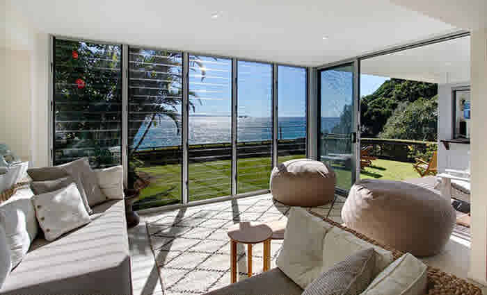 Businessman Mark Rowsthorn sells at Wategos Beach