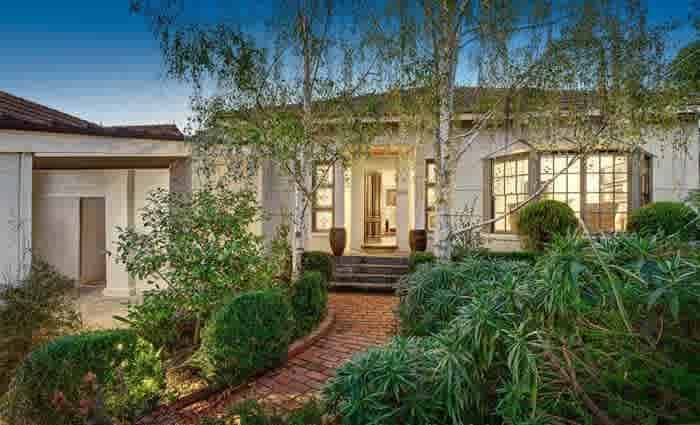 Downsizing Terry McCrann lists longtime Camberwell home 