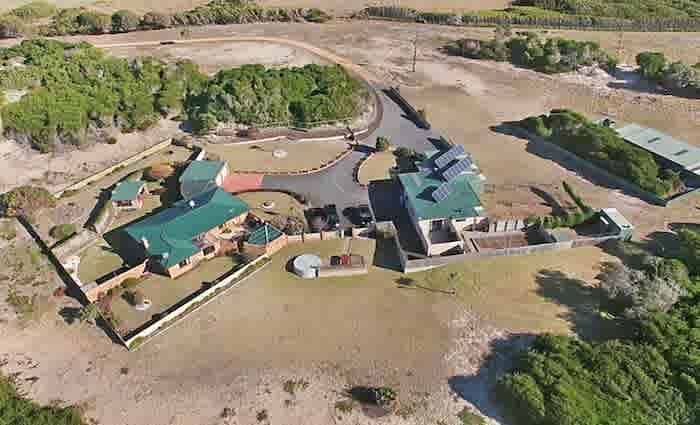 Home at Tasmania's Chain of Lagoons Beach remains listed for sale