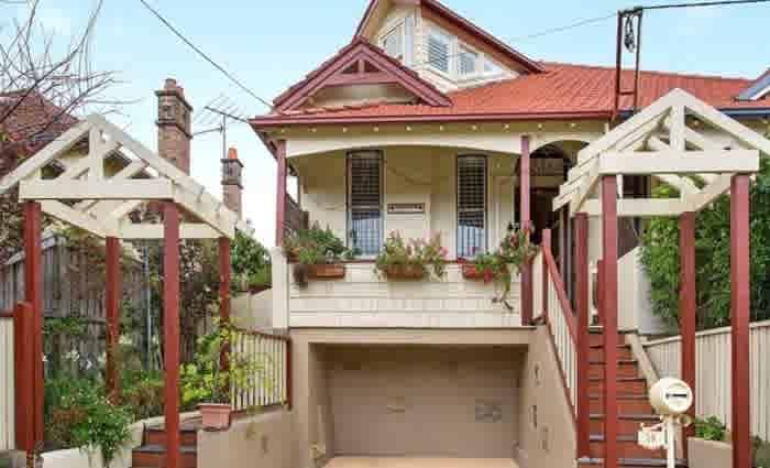 Rabbitohs' Shane Richardson lists Coogee home