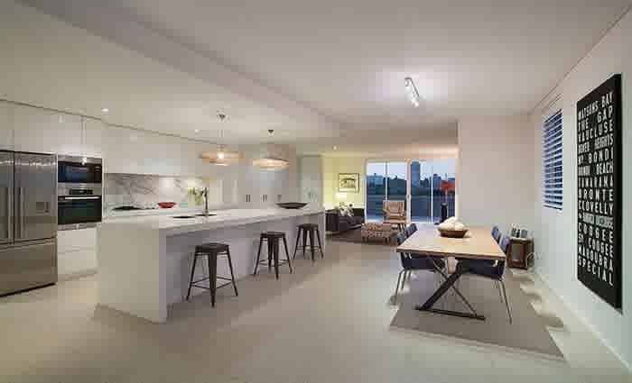 Former Wallabies coach Ewen McKenzie couldn't overcome 2010 surge price in Coogee resale