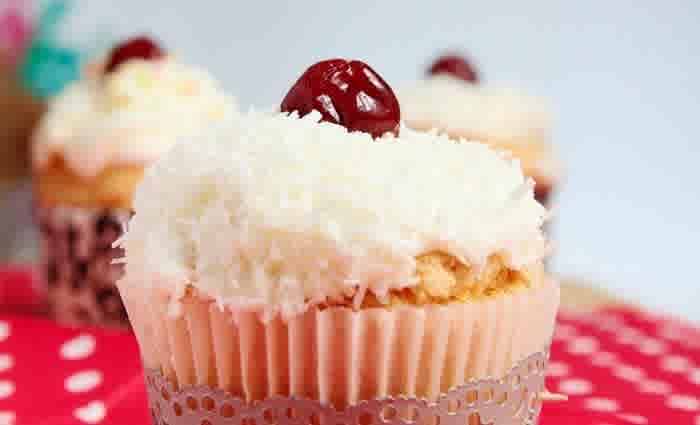 The Cupcake Bakery franchise collapses, but some stores keep baking