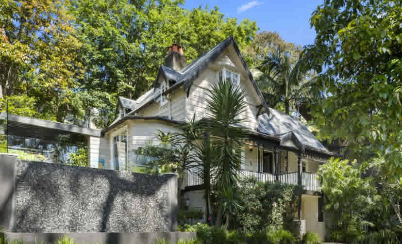 Unconventional Darling Point trophy home bought by former Malcolm Turnbull adviser 