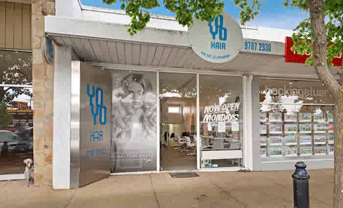 Strong auction sees Mount Eliza retail sell for 30 percent over reserve
