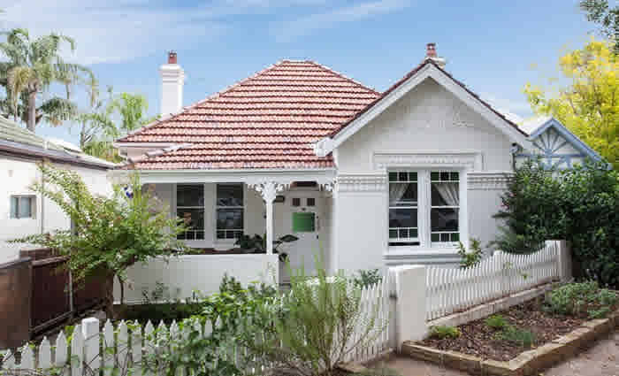 Film director Rachel Perkins fails to sell former Bondi Beach home