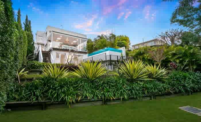 Trent Barrett lists Freshwater home