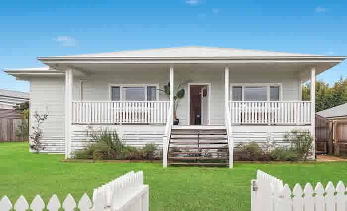 Weekend auction withdrawals signal low buying interest