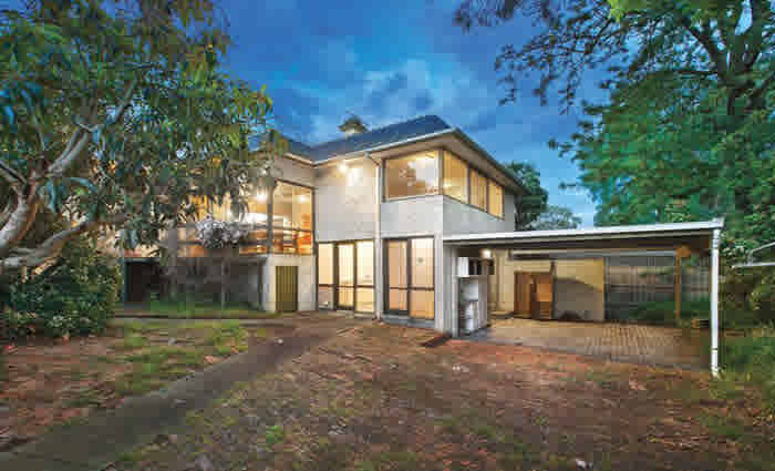 No downside as Hawthorn home on a slope sells for $3.75m