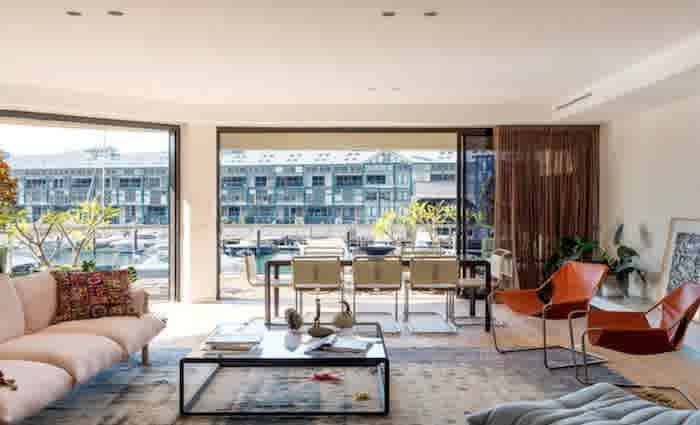 Globetrotter Gaby Kennard sells in Woolloomooloo and buys at Byron