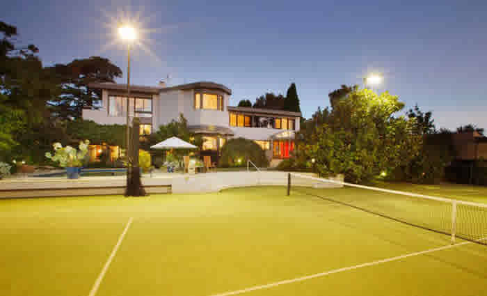 Ignorance reigns after private Kew boardroom auction outcome whispers