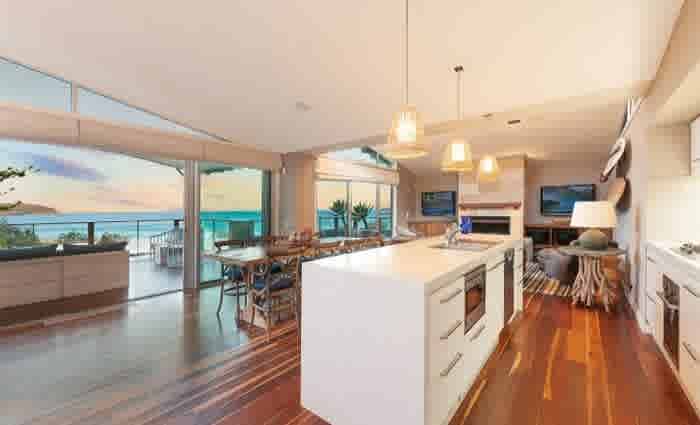 Adman John Singleton lists Killcare beach house 