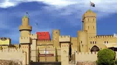 Queensland property offers chance to be king of the 1970s castle