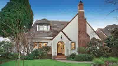 Pouring rain but no dampened spirits for Melbourne auction tipping competition property