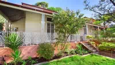Toni Collette set to cop $900,000 loss as Bronte cottage renovation plans shelved 