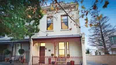 Comedian Des Dowling cracks a smile after selling Albert Park home in post-auction negotiations 