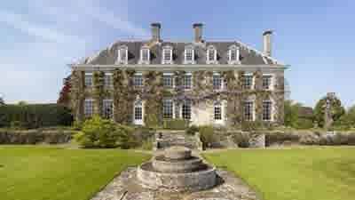 Shane Warne and Liz Hurley's 13-bedroom UK manor, Donnington Hall