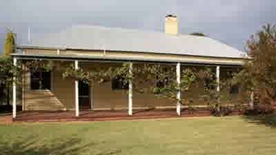 Chili Peppers bassist Flea sells NSW south coast hinterland farm at a loss but keeps his beachfront 