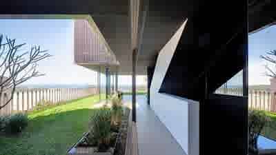 Chenchow Little-designed trophy home Freshwater House listed