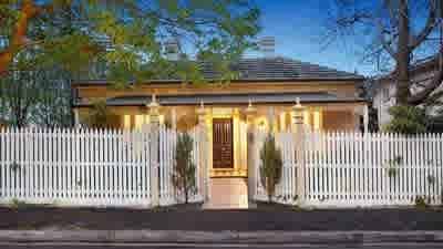 Pharmaceutical executive Joe Baini sells Hawthorn trophy home