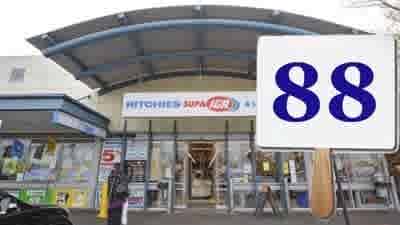 Mount Waverley IGA with lucky 88-dollar bids sells for $600,000 above the reserve
