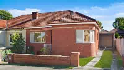 Rabbitoh John Sutton buys in Maroubra brotherhood territory