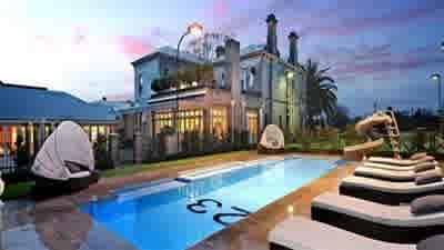 Successful sales spin secures Shane Warne's Brighton mansion sale