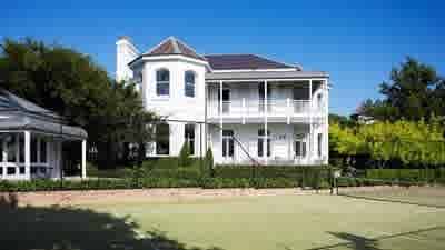 Bankers are supposedly bailing, but Mosman’s Mandolong House reputedly sells for bullish $18 million