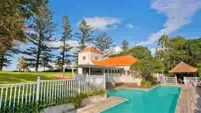 Trumpeter James Morrison lists The Eyrie on Bungan Head