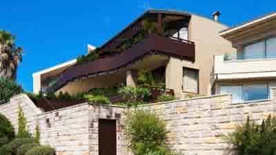 Lachlan and Sarah Murdoch re-list their Bronte house