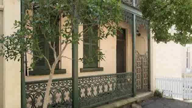 Artist Margaret Olley's Newcastle terrace to go under the hammer