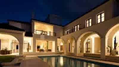 Thrice-bankrupted property spruiker Dudley Quinlivan’s Southport mansion abode sells for $9.5 million