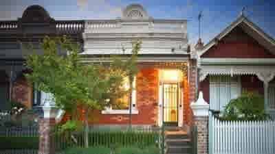 Melbourne and Sydney properties sell under the hammer as tipping competition winds down