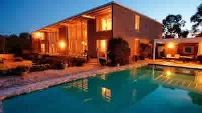 Dunraven, the Sir Roy Grounds-designed Table Top property, listed