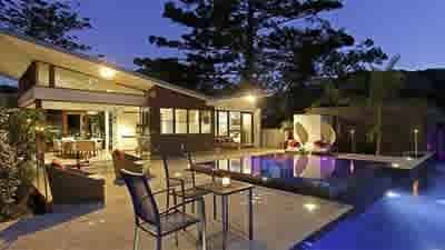 Muso/entrepreneur Tim Freedman allowed to rock on with Byron Bay wedding reception venue plans