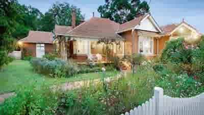 Melbourne auction tipping competition property fetches high price at auction, but Sydney fails to deliver significant competition