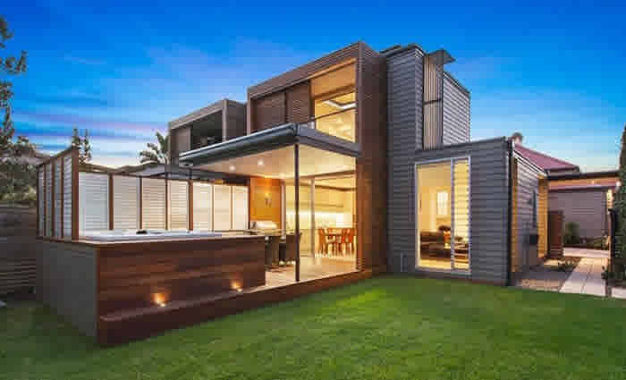 Cricketer David Warner sells in Little Bay as family home becomes necessary