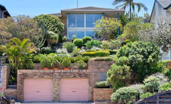 Rugby legend John Maxwell lists Maroubra home