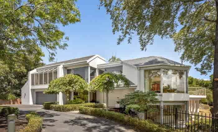 Architectural family home Waveney in Mount Eliza listed for $4 million